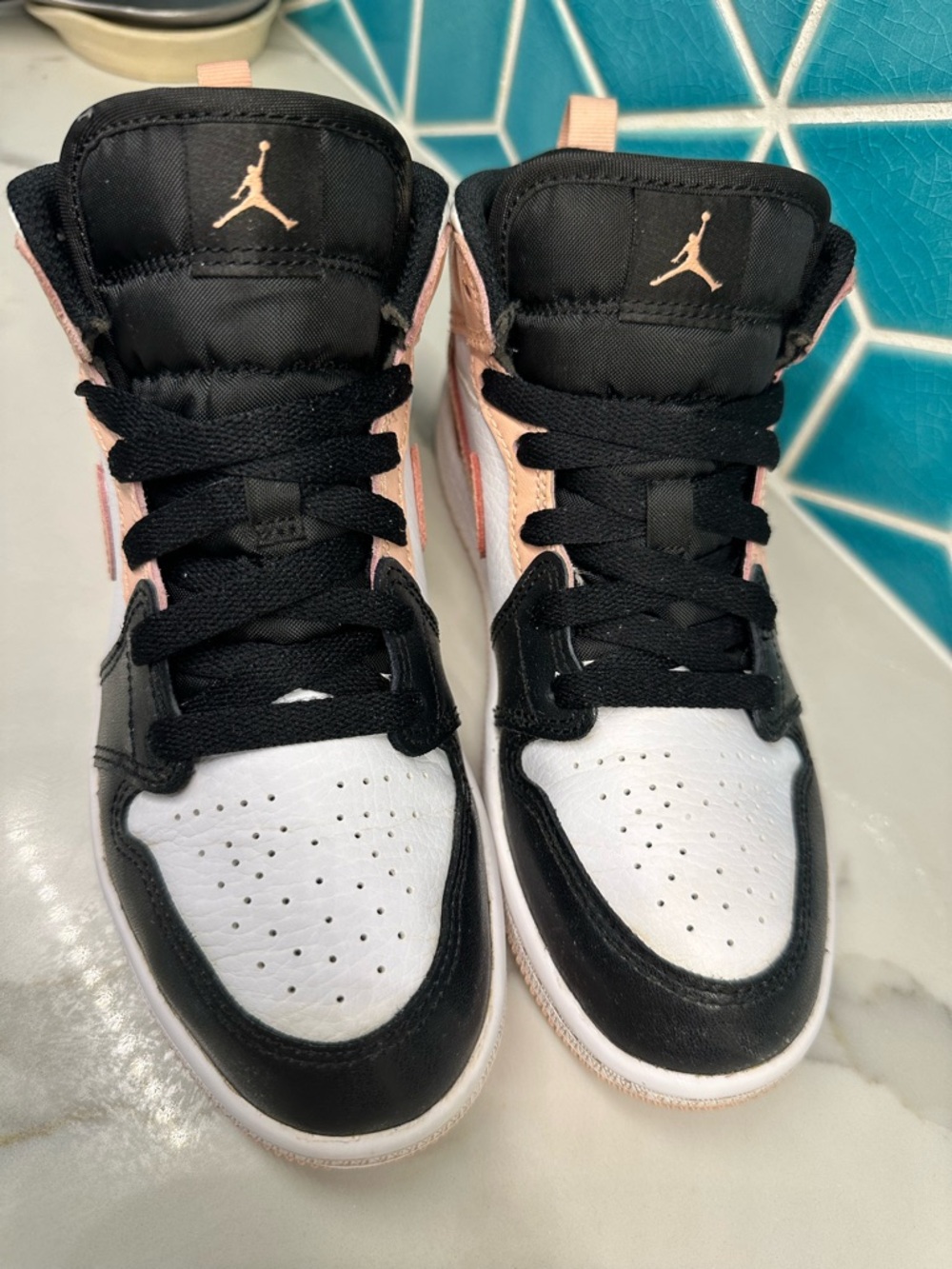 Nike Air Jordan 1 Mid in Black, White & Rose Gold size 2Y - Picture 9 of 9